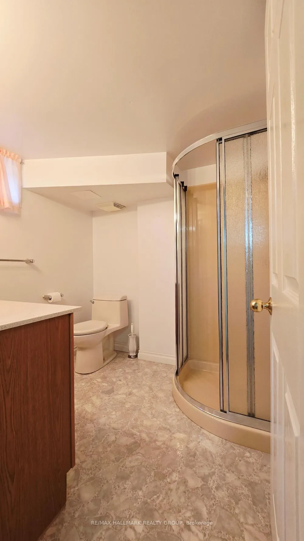 Photo 27 of 38 Hadley Circle, Ottawa, Bells Corners — HOMEH