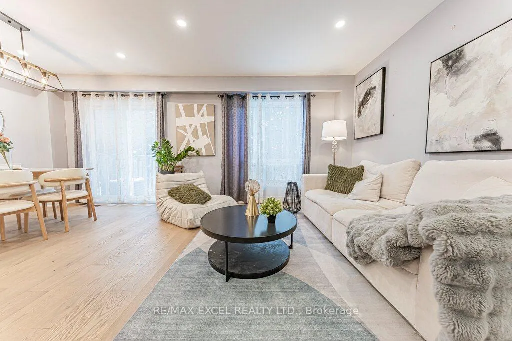 Photo 1 of 15 Knightsbridge Way, Markham, Markham Village — HOMEH