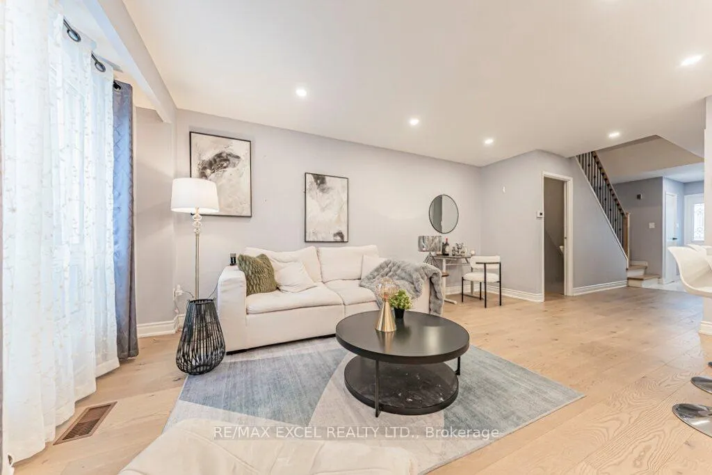 Photo 6 of 15 Knightsbridge Way, Markham, Markham Village — HOMEH