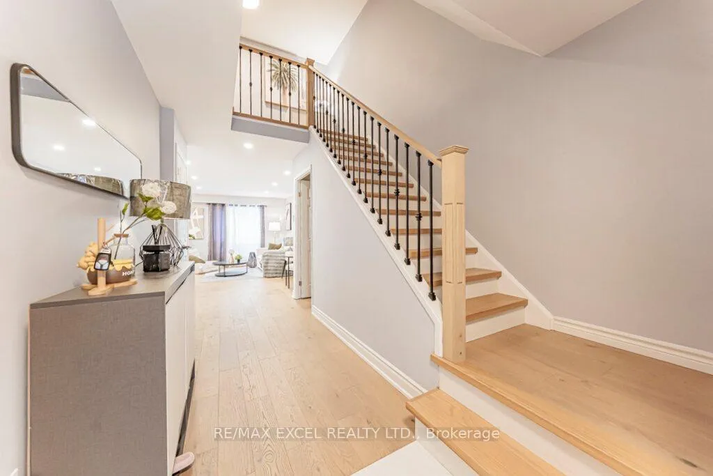 Photo 8 of 15 Knightsbridge Way, Markham, Markham Village — HOMEH