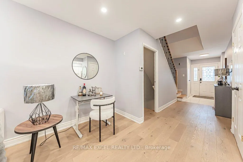 Photo 10 of 15 Knightsbridge Way, Markham, Markham Village — HOMEH