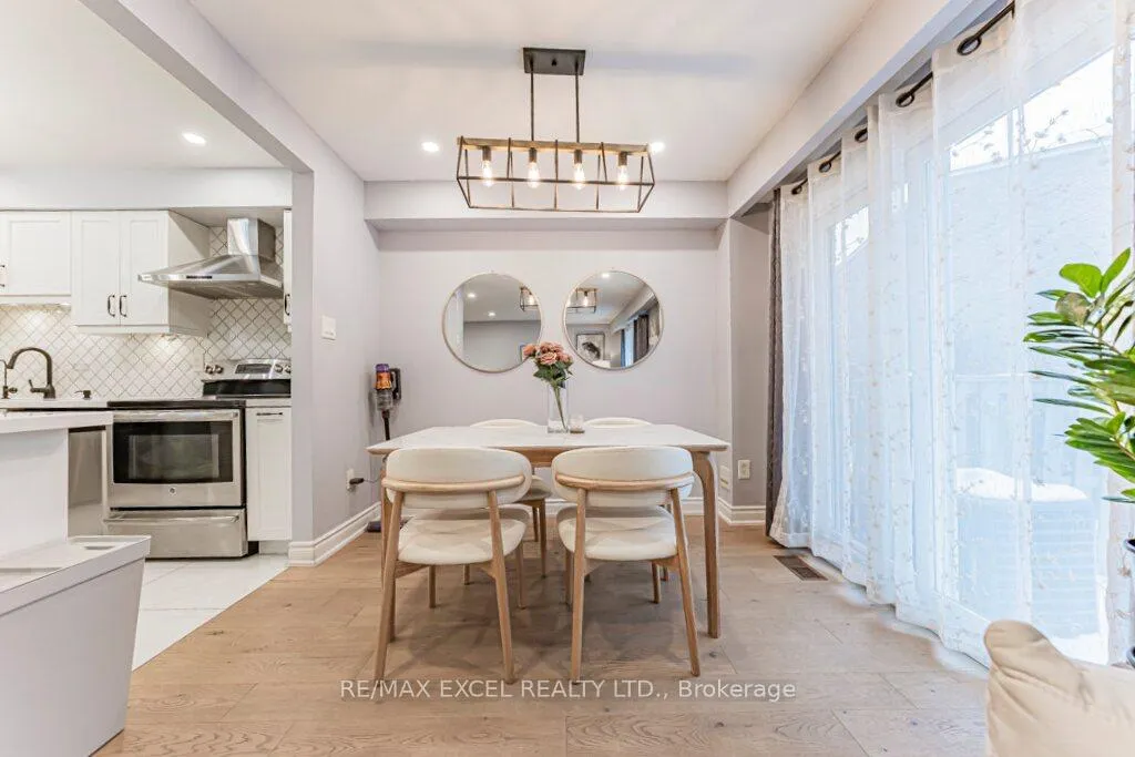 Photo 13 of 15 Knightsbridge Way, Markham, Markham Village — HOMEH