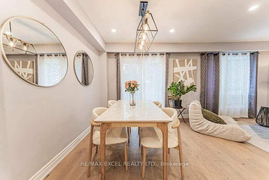 Photo 16 of 15 Knightsbridge Way, Markham, Markham Village — HOMEH