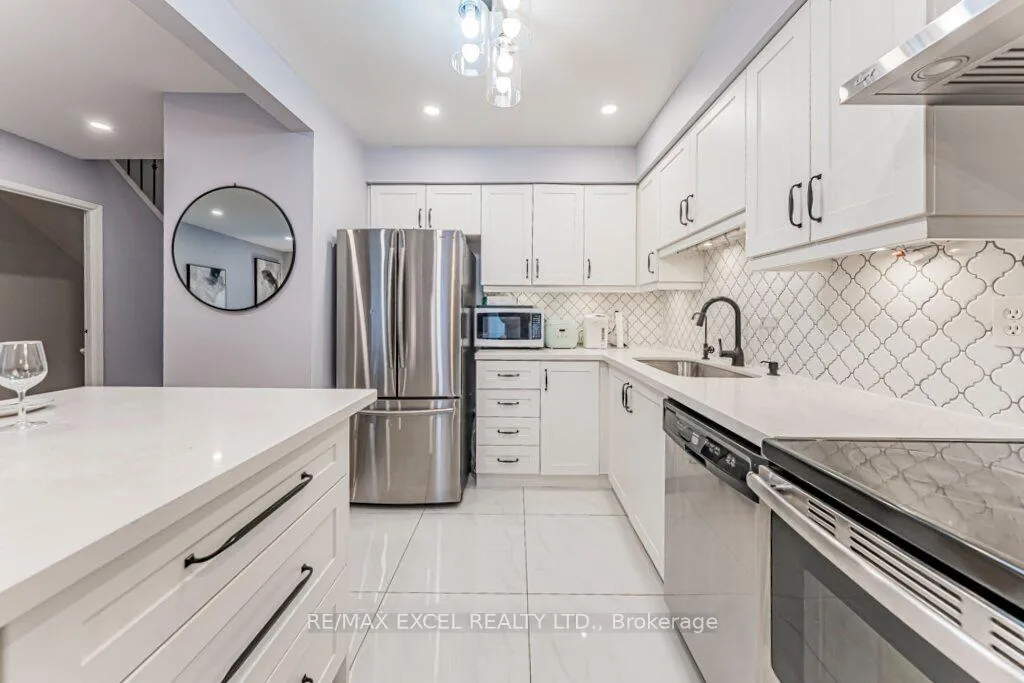 Photo 17 of 15 Knightsbridge Way, Markham, Markham Village — HOMEH