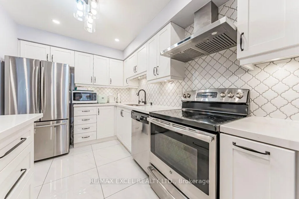 Photo 18 of 15 Knightsbridge Way, Markham, Markham Village — HOMEH