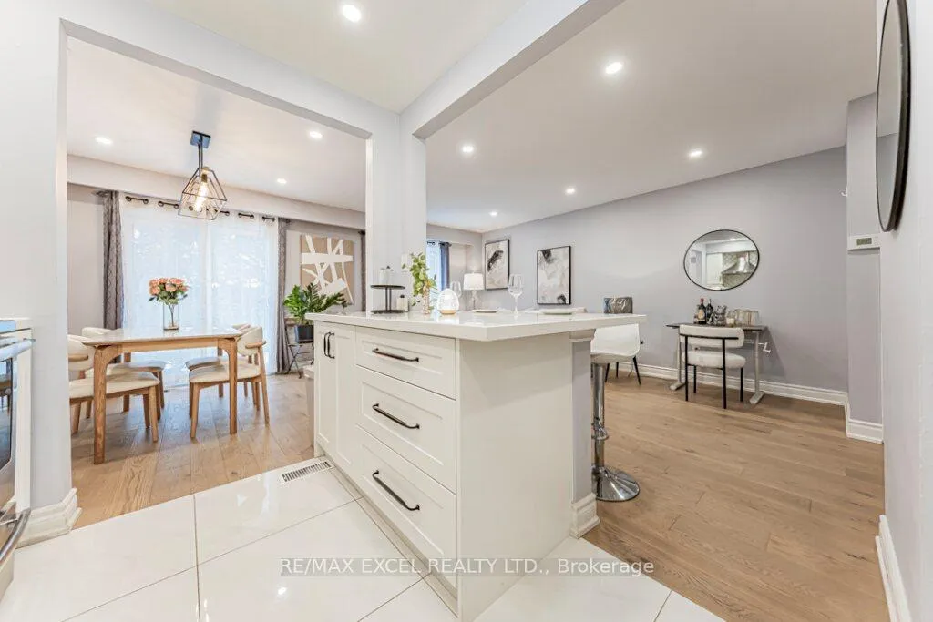 Photo 19 of 15 Knightsbridge Way, Markham, Markham Village — HOMEH