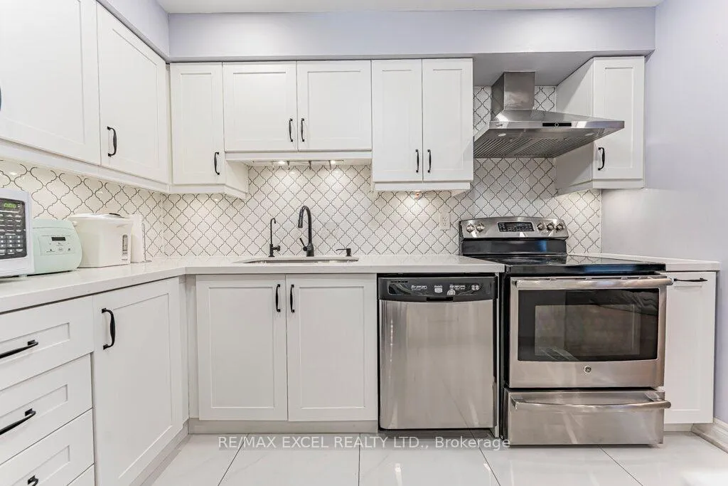 Photo 20 of 15 Knightsbridge Way, Markham, Markham Village — HOMEH