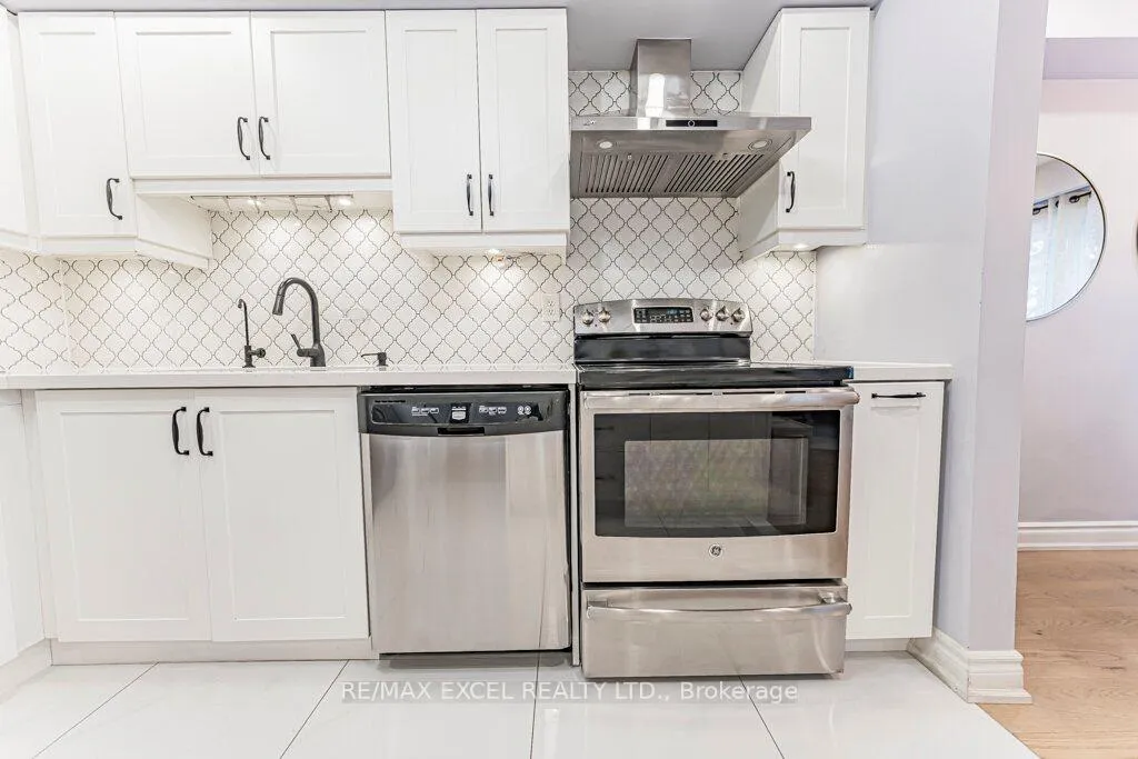 Photo 22 of 15 Knightsbridge Way, Markham, Markham Village — HOMEH