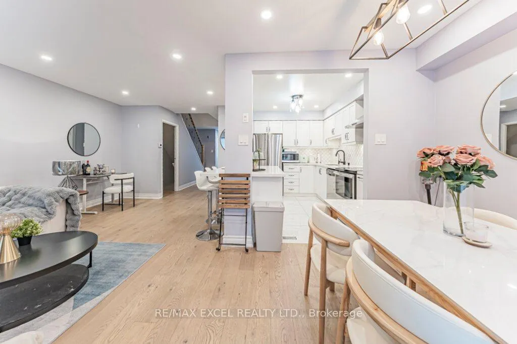 Photo 24 of 15 Knightsbridge Way, Markham, Markham Village — HOMEH