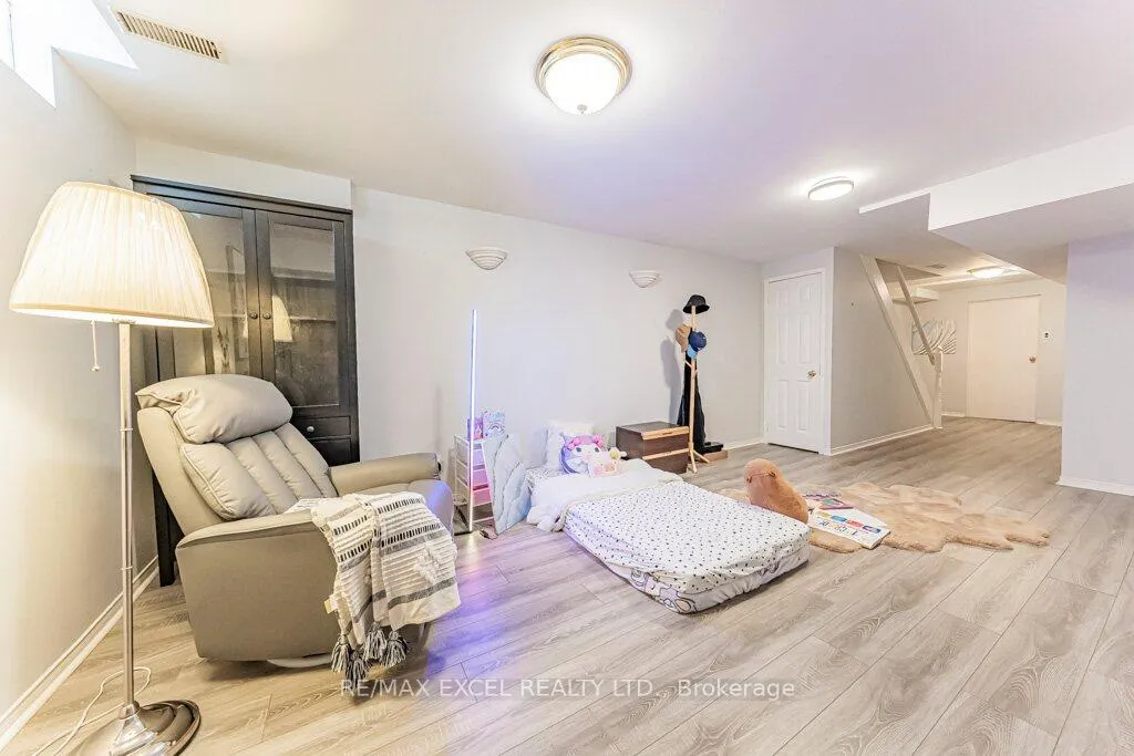 Photo 41 of 15 Knightsbridge Way, Markham, Markham Village — HOMEH