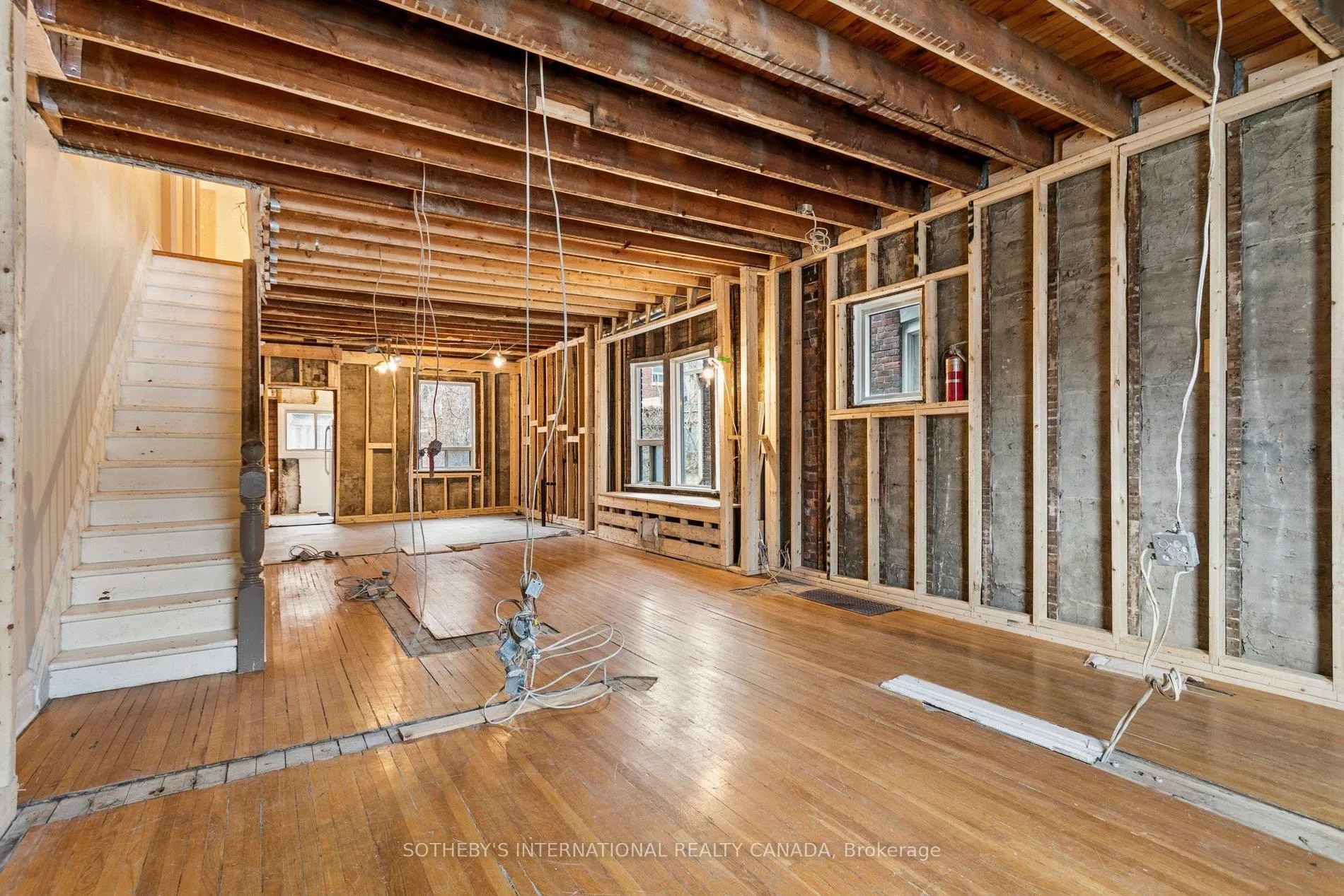 Photo 5 of 34 Indian Road, Toronto, High Park-Swansea — HOMEH