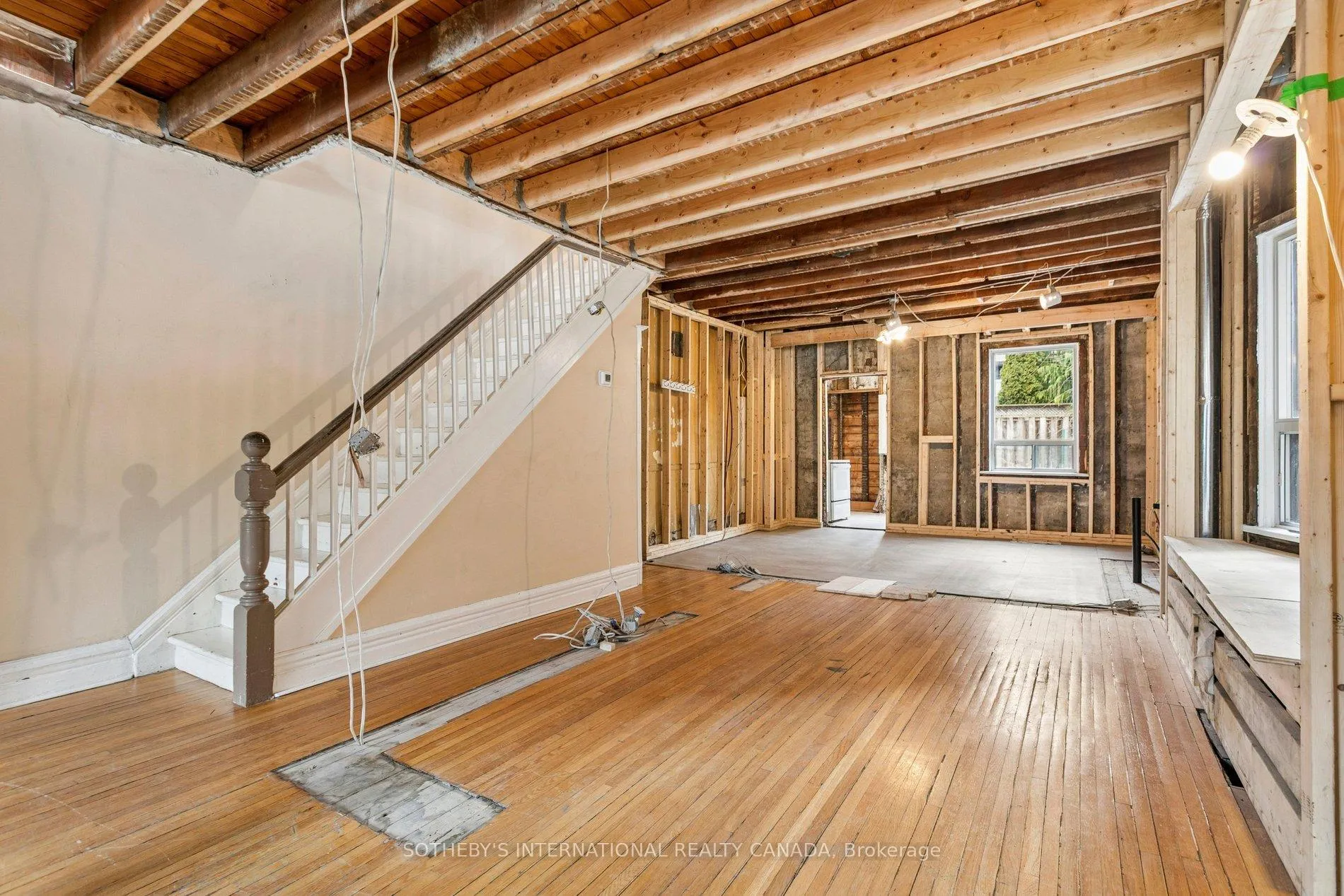Photo 6 of 34 Indian Road, Toronto, High Park-Swansea — HOMEH
