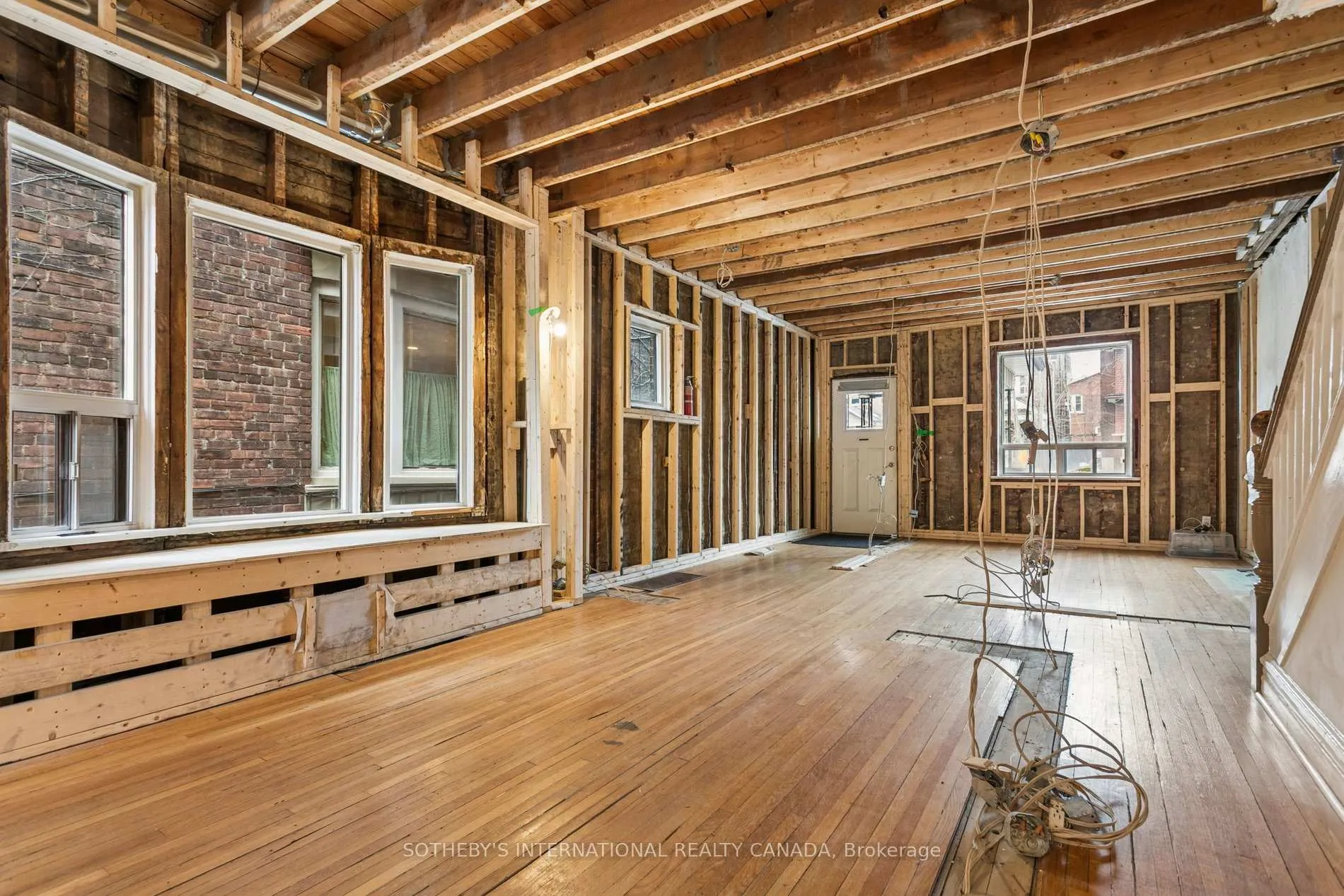 Photo 7 of 34 Indian Road, Toronto, High Park-Swansea — HOMEH