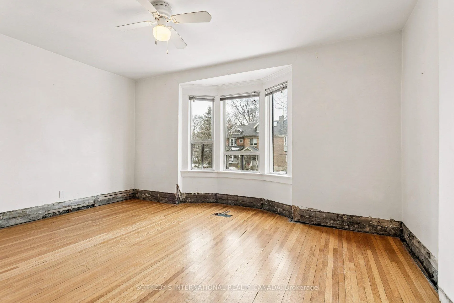 Photo 12 of 34 Indian Road, Toronto, High Park-Swansea — HOMEH