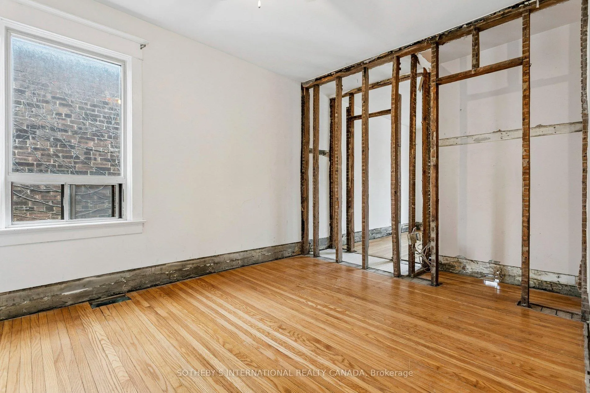 Photo 16 of 34 Indian Road, Toronto, High Park-Swansea — HOMEH