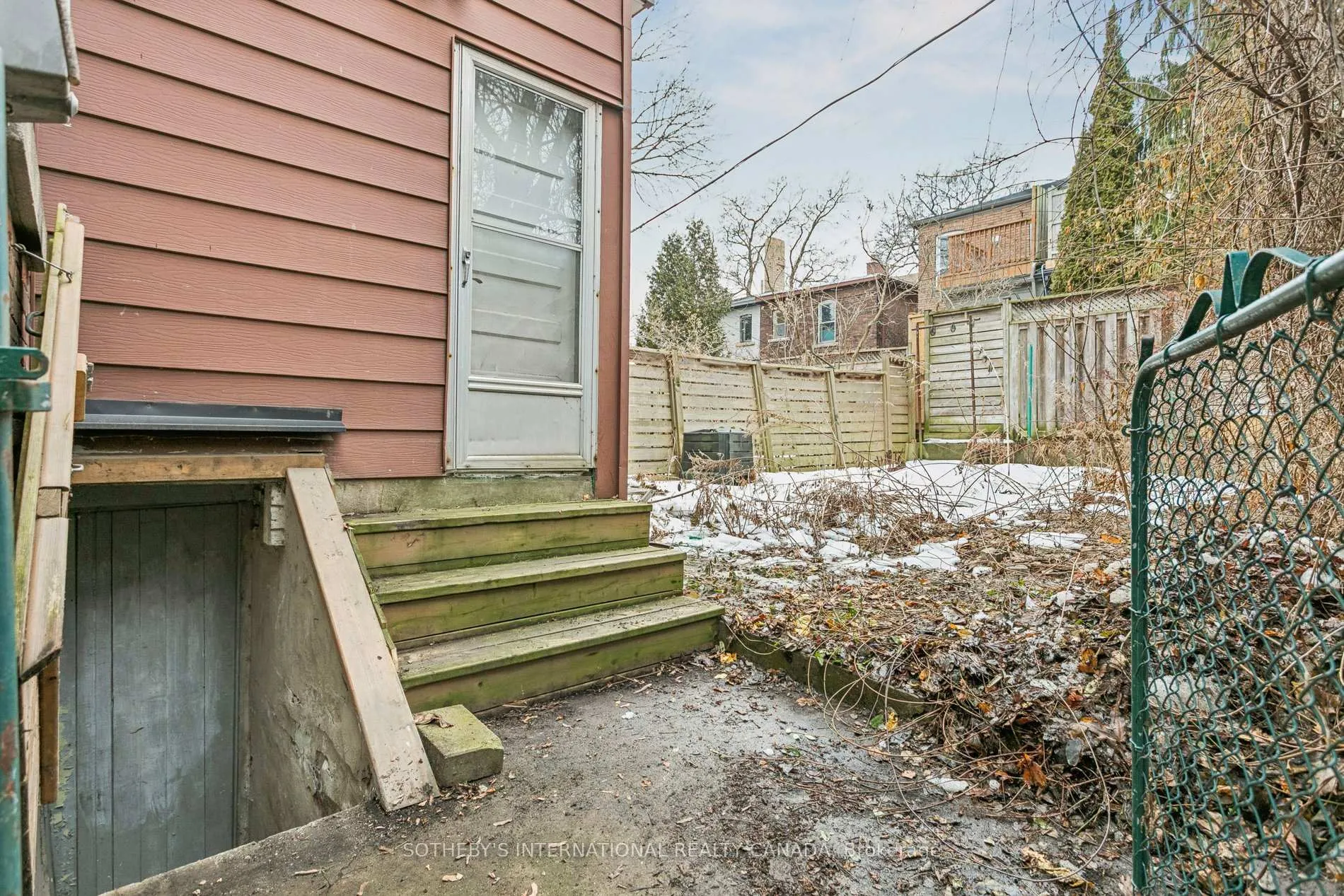Photo 20 of 34 Indian Road, Toronto, High Park-Swansea — HOMEH