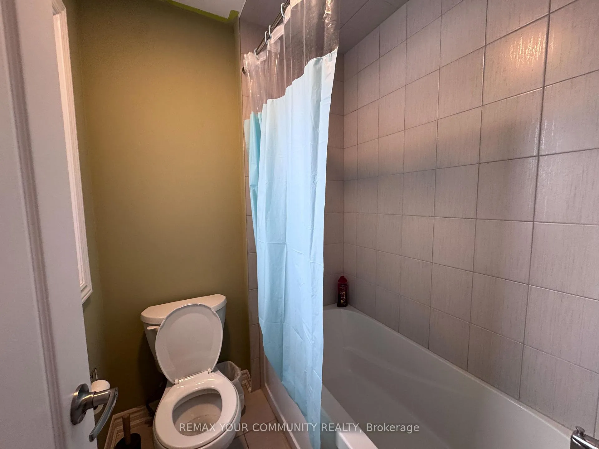 Photo 18 of Unit UPPER, 3055 Orion Boulevard, Orillia — HOMEH