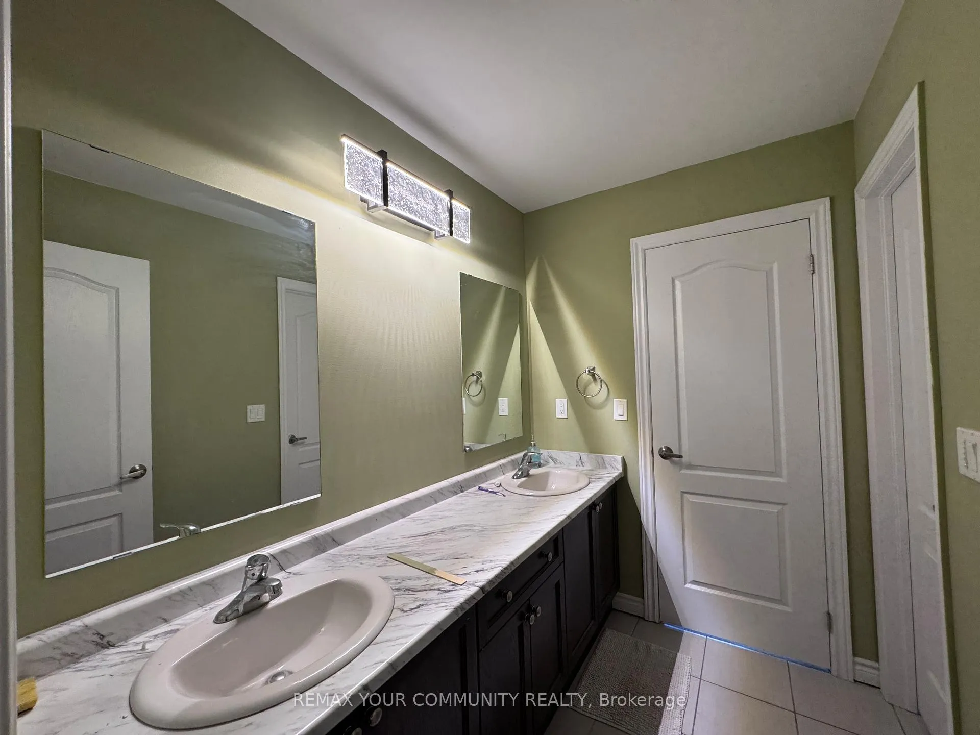 Photo 23 of Unit UPPER, 3055 Orion Boulevard, Orillia — HOMEH
