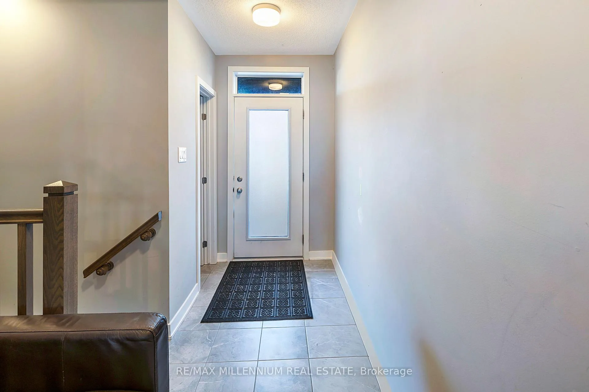 Photo 3 of 2070 Winsome Terrace, Ottawa, Fallingbrook/Gardenway South — HOMEH