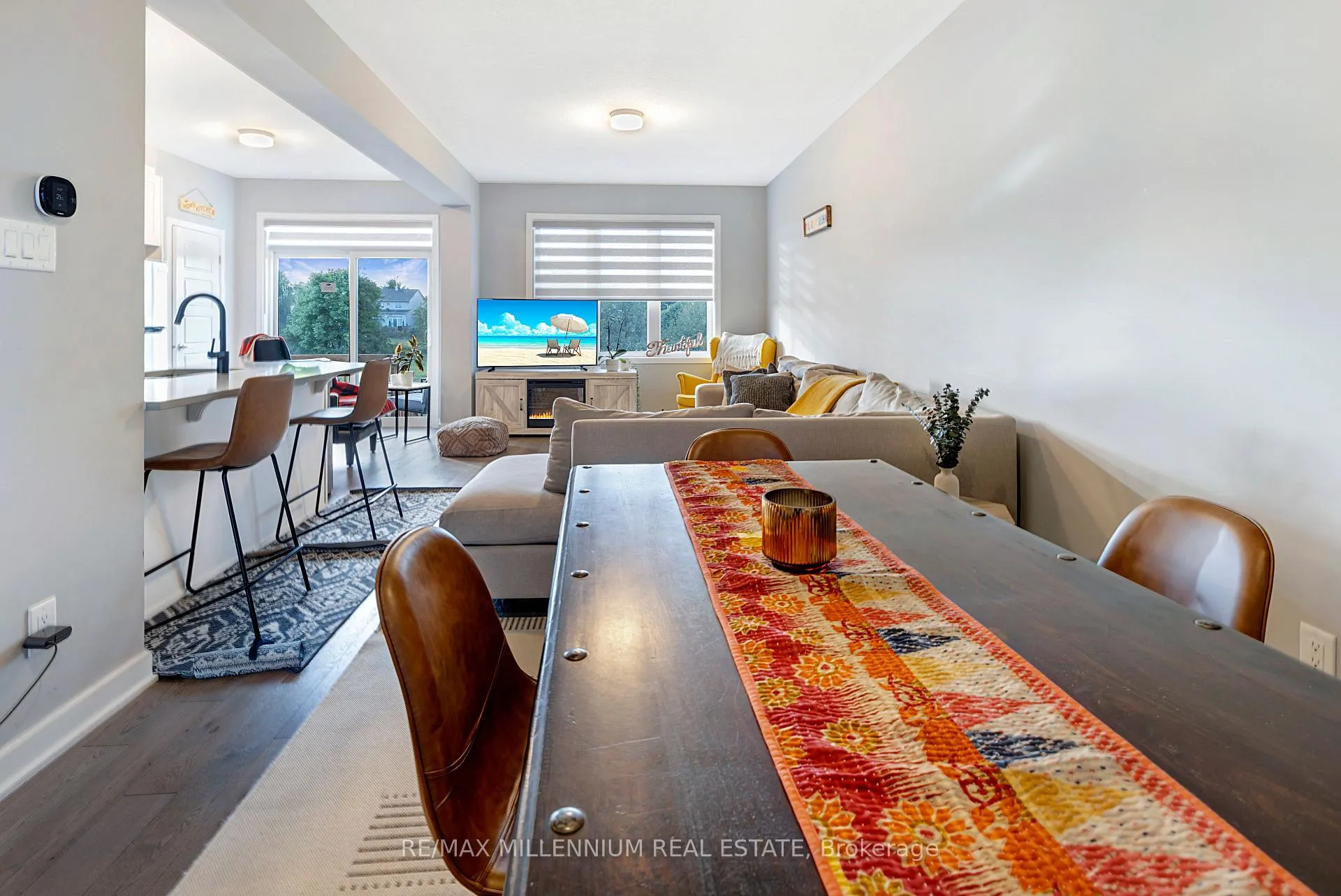 Photo 5 of 2070 Winsome Terrace, Ottawa, Fallingbrook/Gardenway South — HOMEH