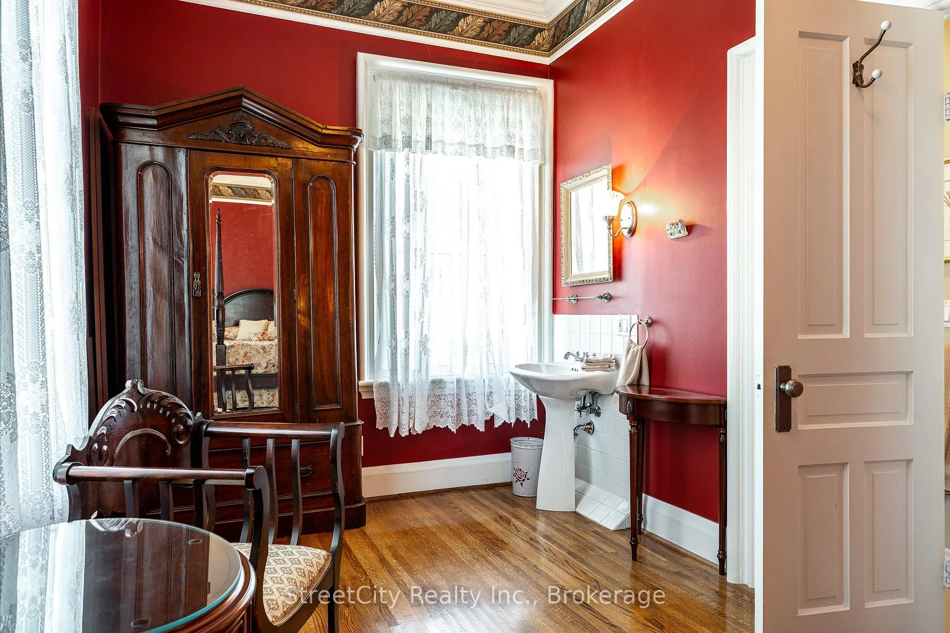 Photo 26 of 67 Douro Street, Stratford — HOMEH