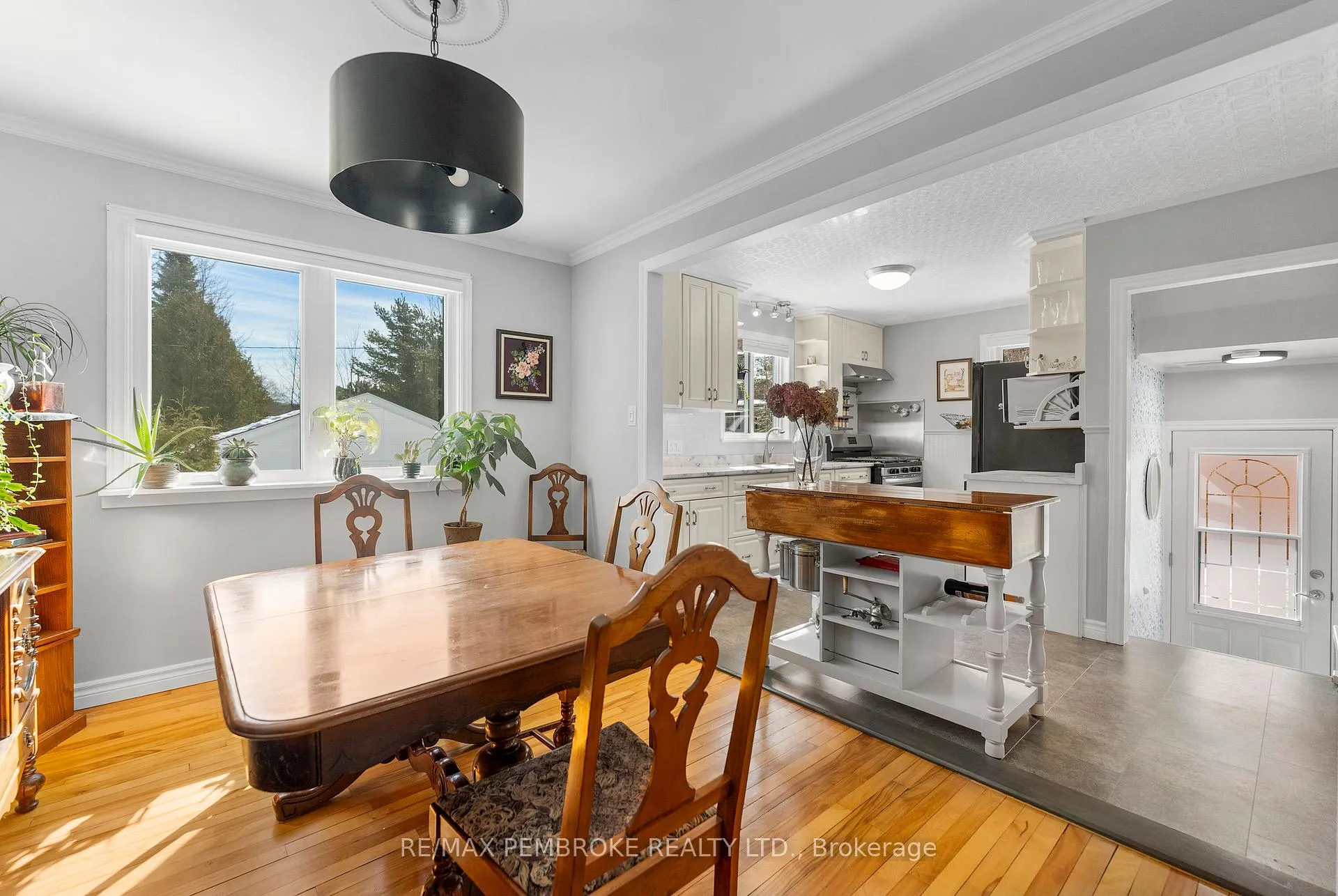 Photo 9 of 28 Le Caron Street, Deep River — HOMEH