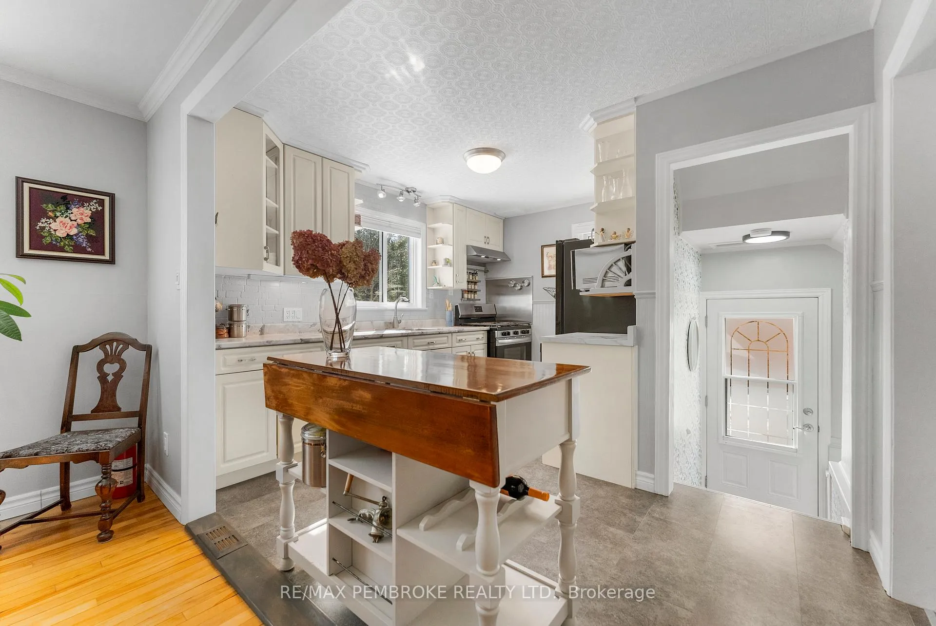 Photo 12 of 28 Le Caron Street, Deep River — HOMEH