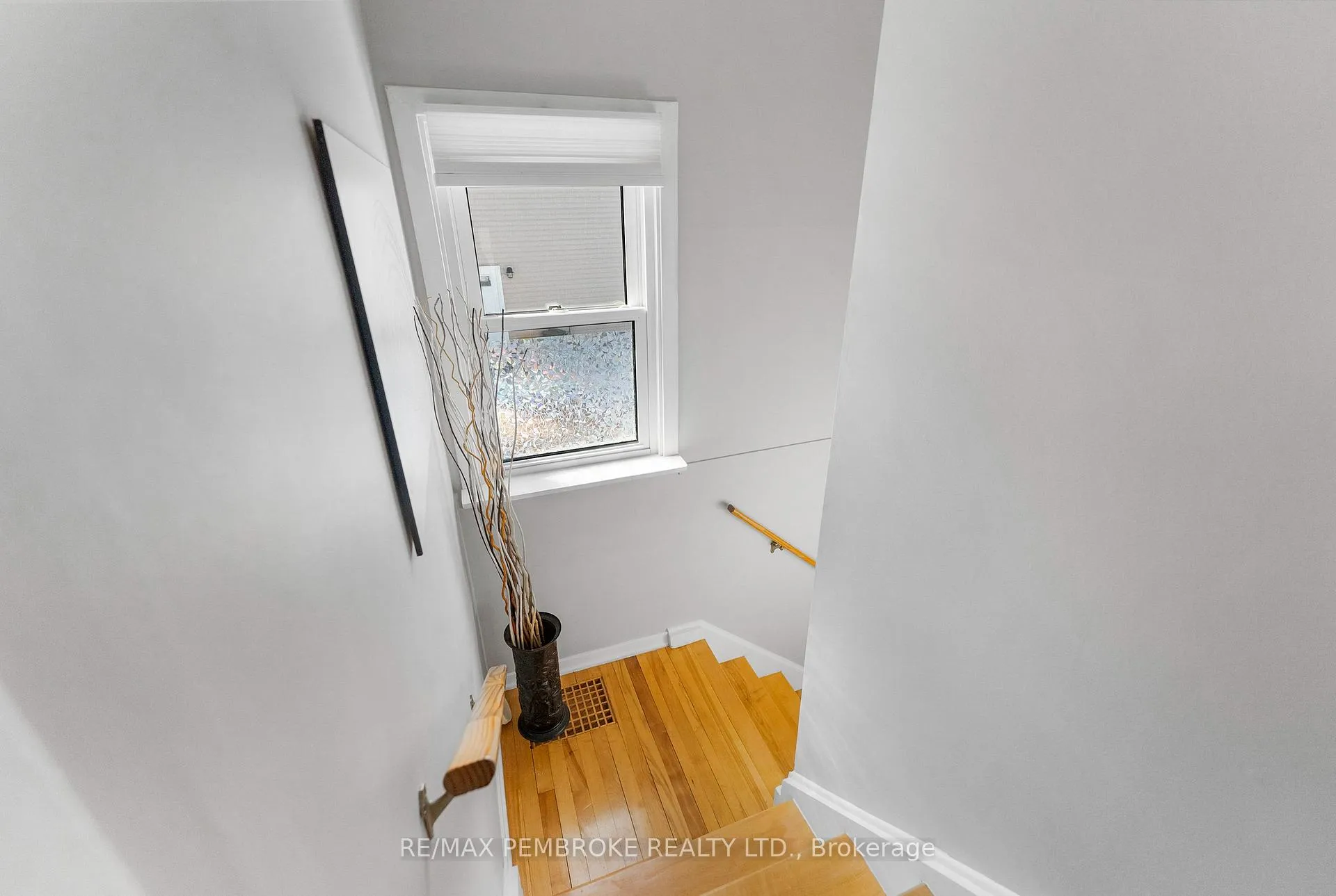 Photo 18 of 28 Le Caron Street, Deep River — HOMEH