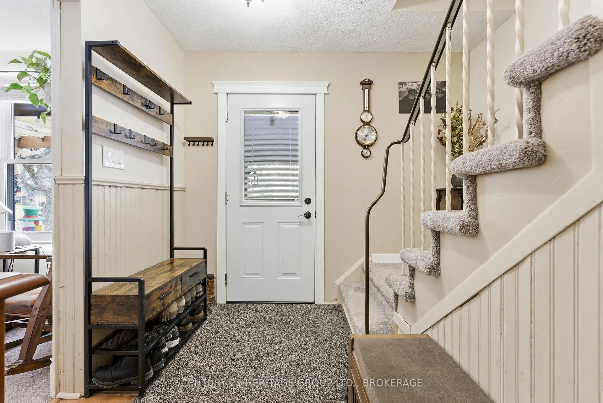 Photo 5 of 205 Keewatin Street, Oshawa, Donevan — HOMEH