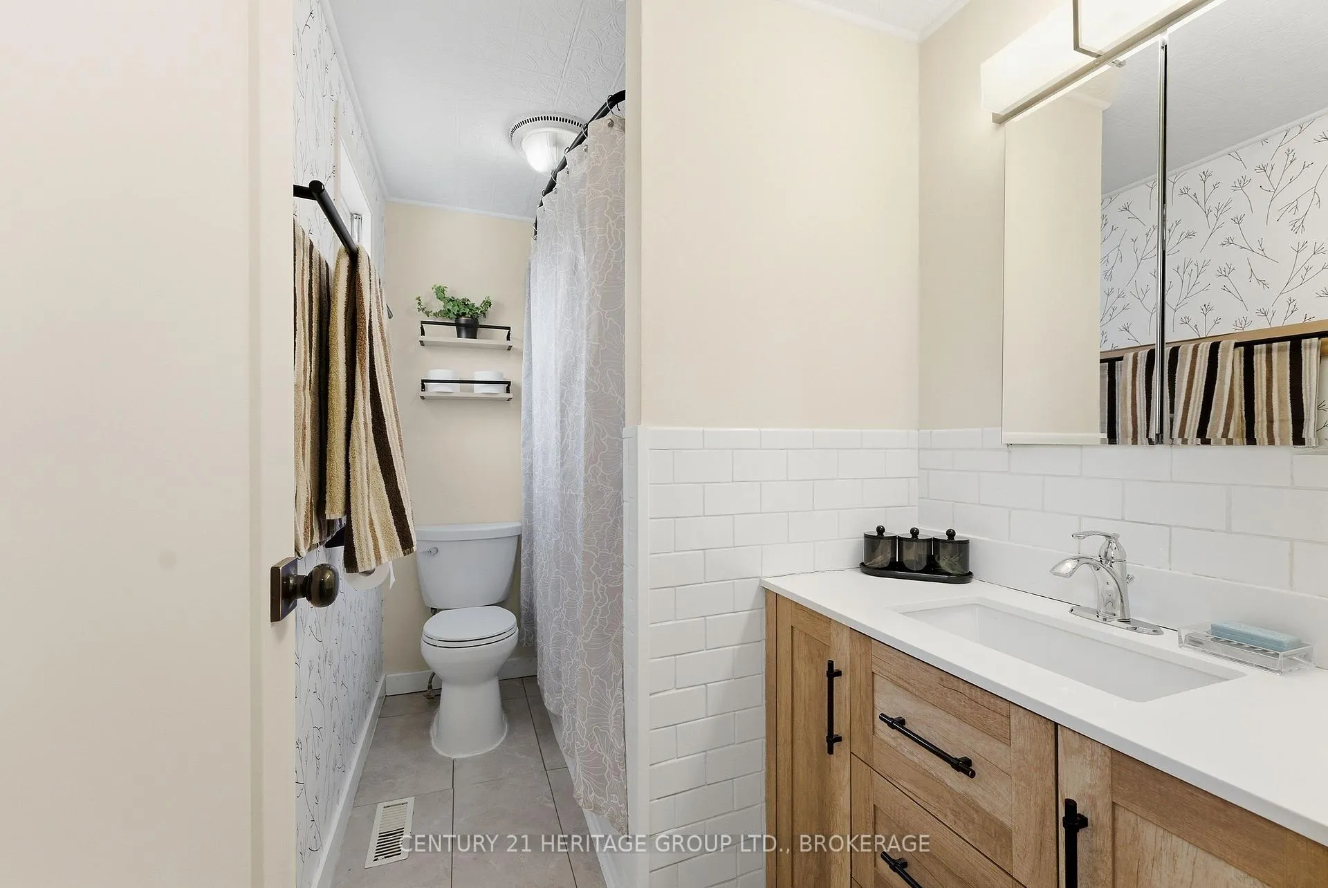 Photo 24 of 205 Keewatin Street, Oshawa, Donevan — HOMEH