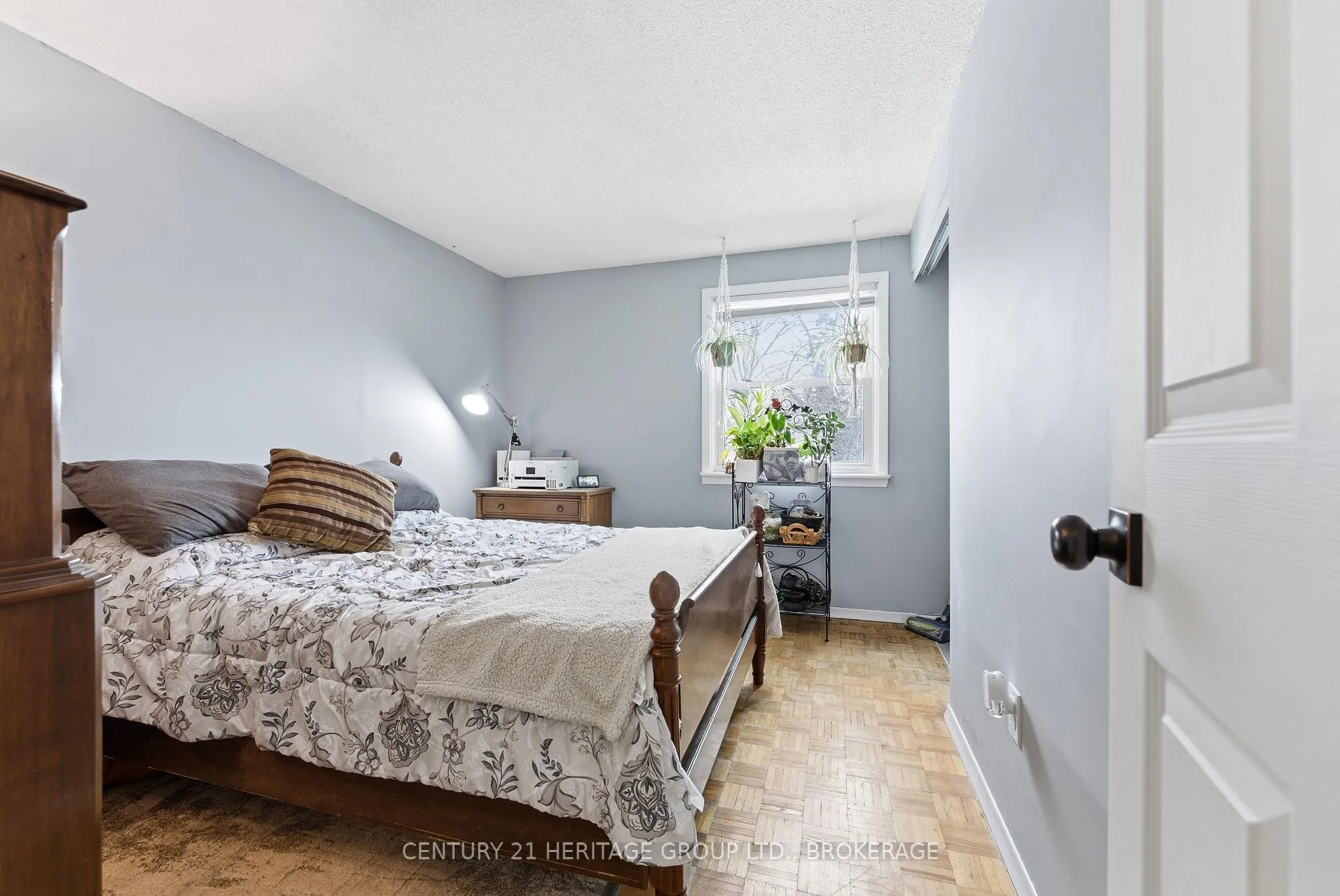 Photo 25 of 205 Keewatin Street, Oshawa, Donevan — HOMEH