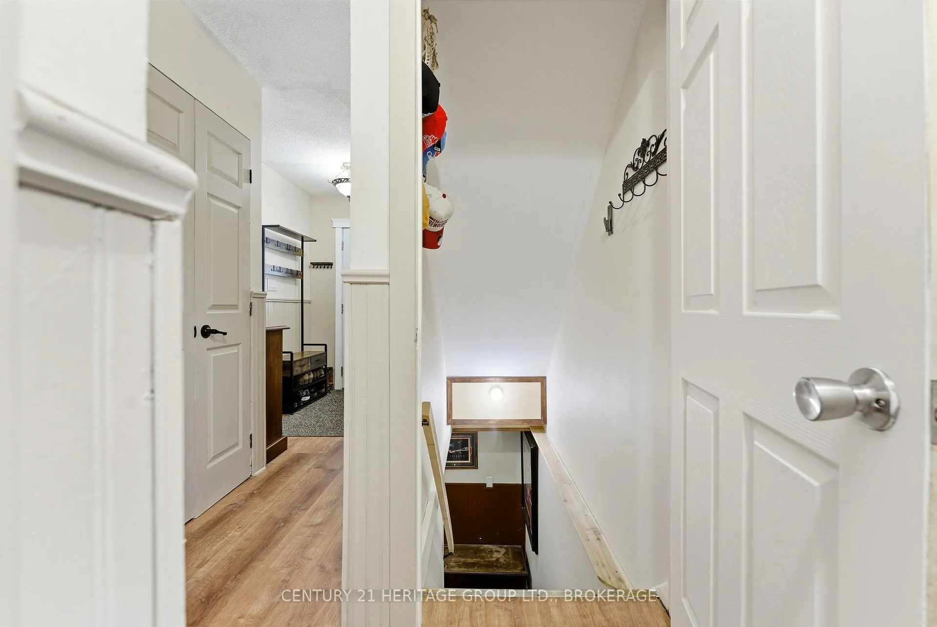 Photo 33 of 205 Keewatin Street, Oshawa, Donevan — HOMEH