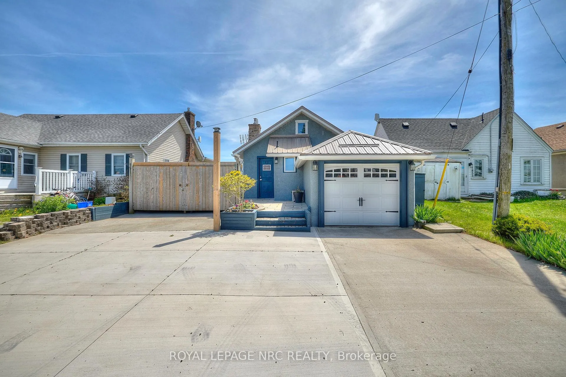 Photo of 11851 Lakeshore Road