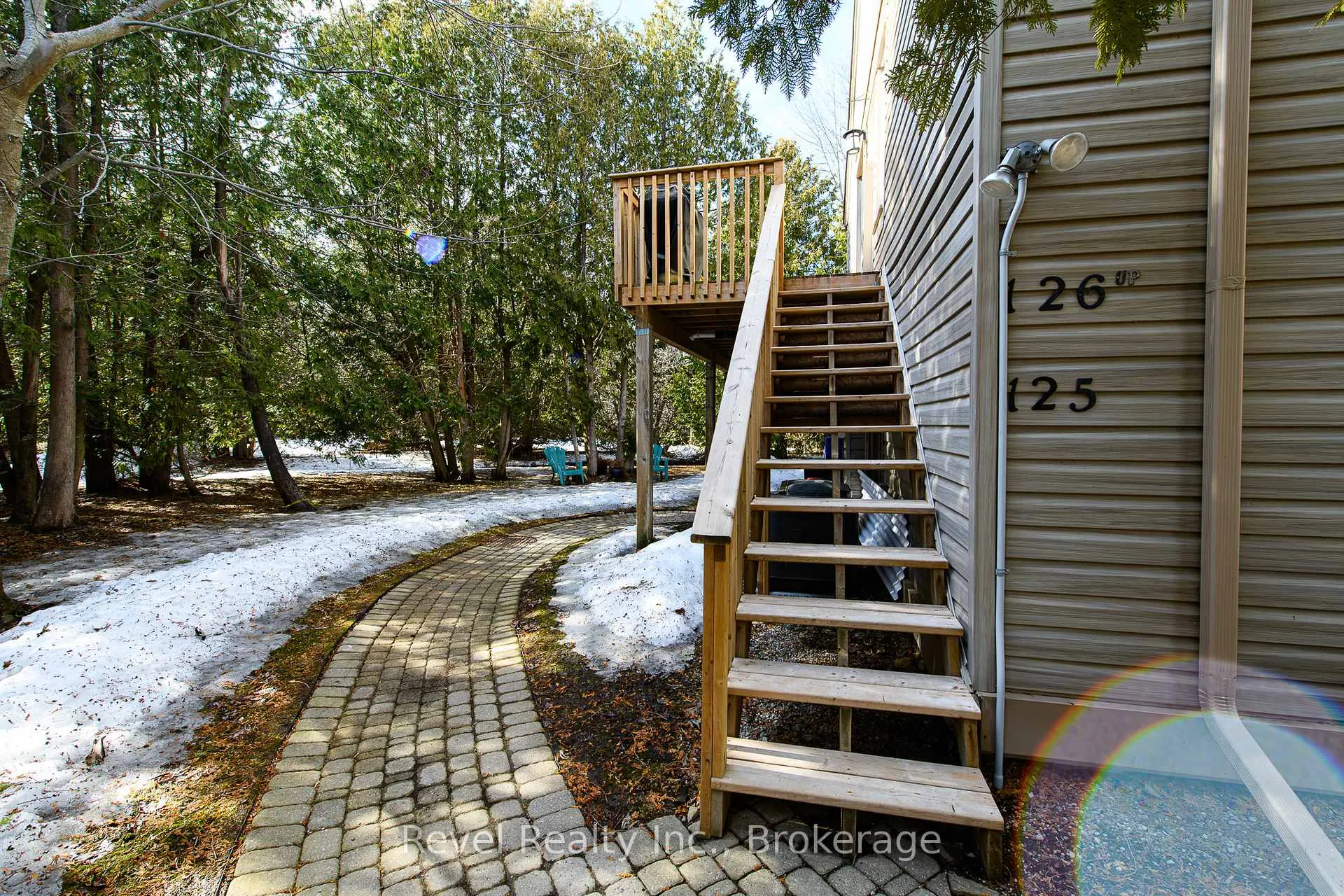 Photo 4 of 126 Escarpment Crescent, Collingwood — HOMEH