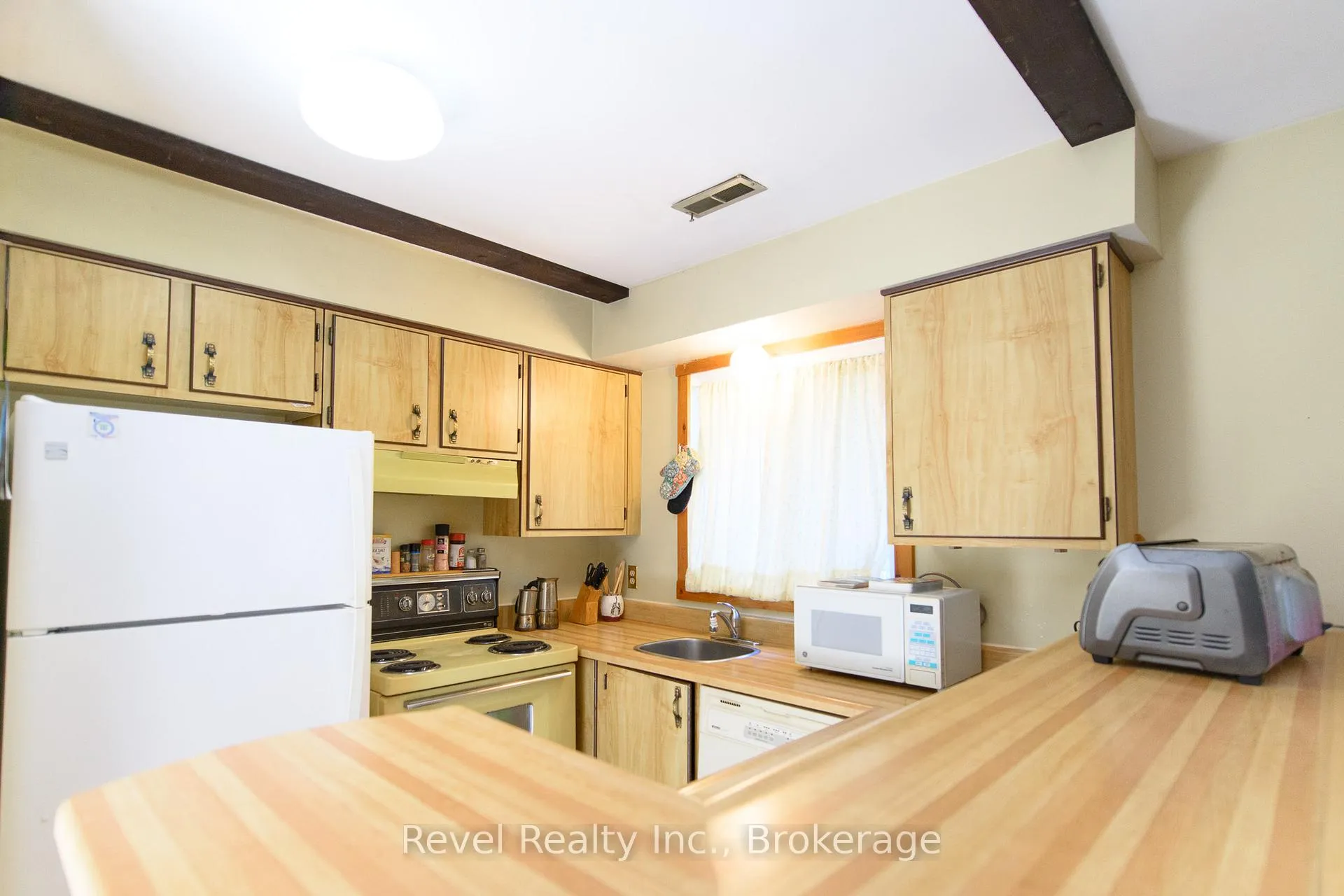 Photo 7 of 126 Escarpment Crescent, Collingwood — HOMEH