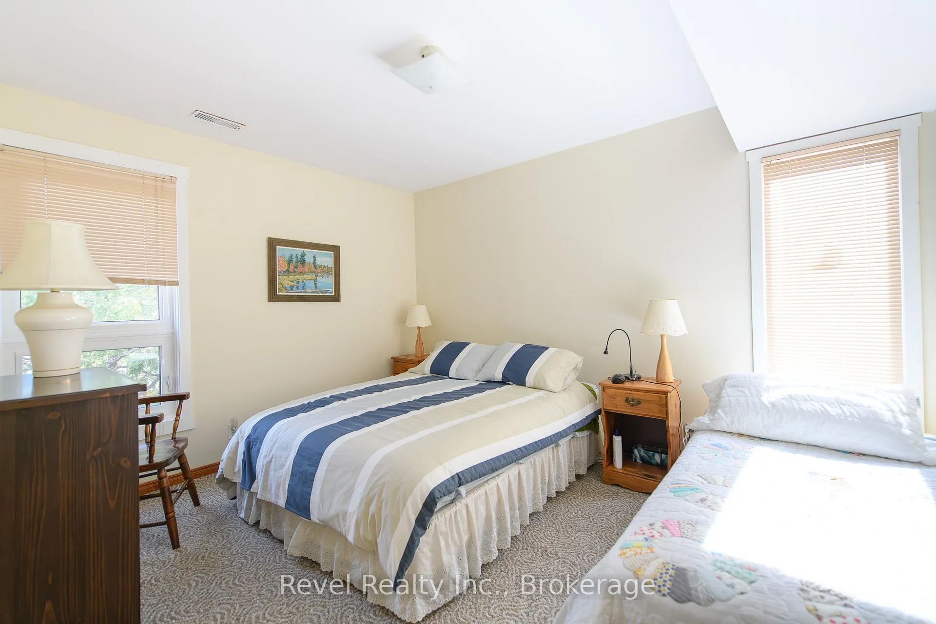 Photo 9 of 126 Escarpment Crescent, Collingwood — HOMEH