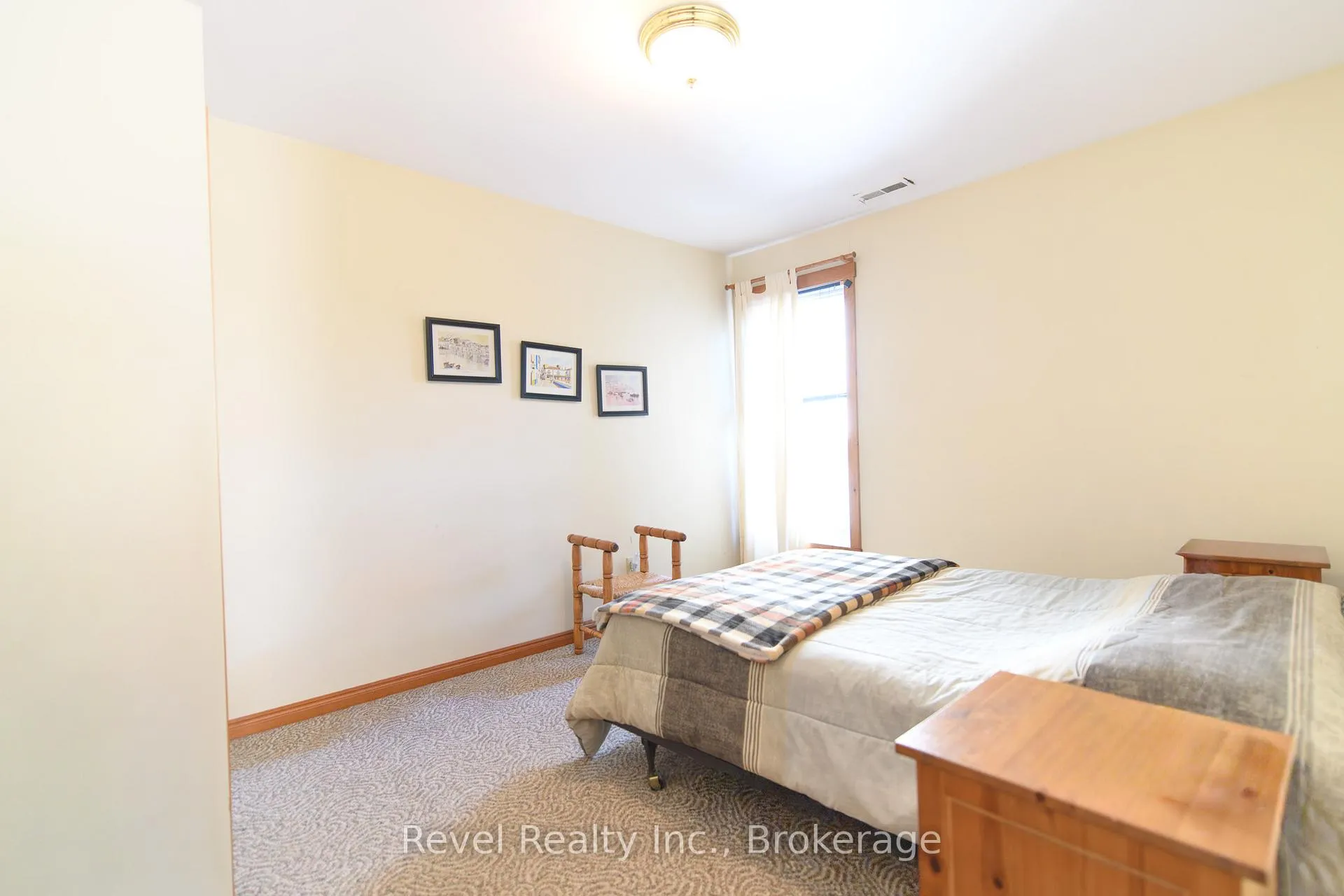 Photo 10 of 126 Escarpment Crescent, Collingwood — HOMEH