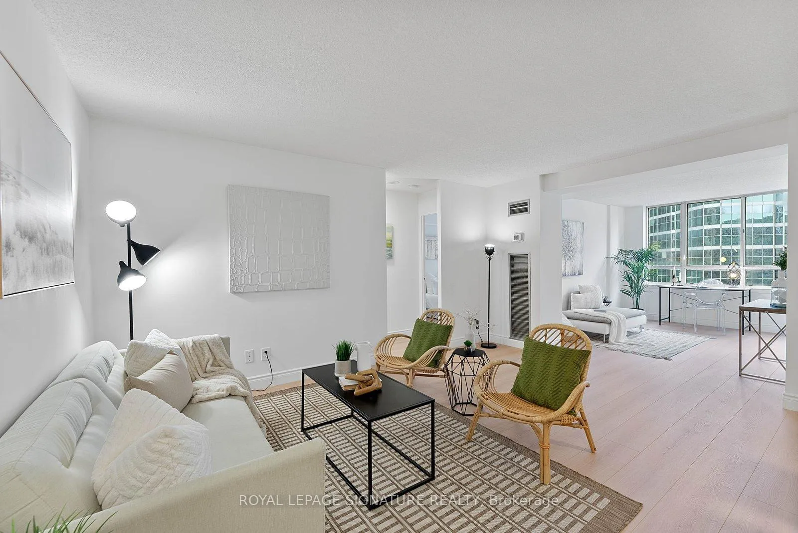 Photo 2 of Unit 921, 633 Bay Street, Toronto, Bay Street Corridor — HOMEH