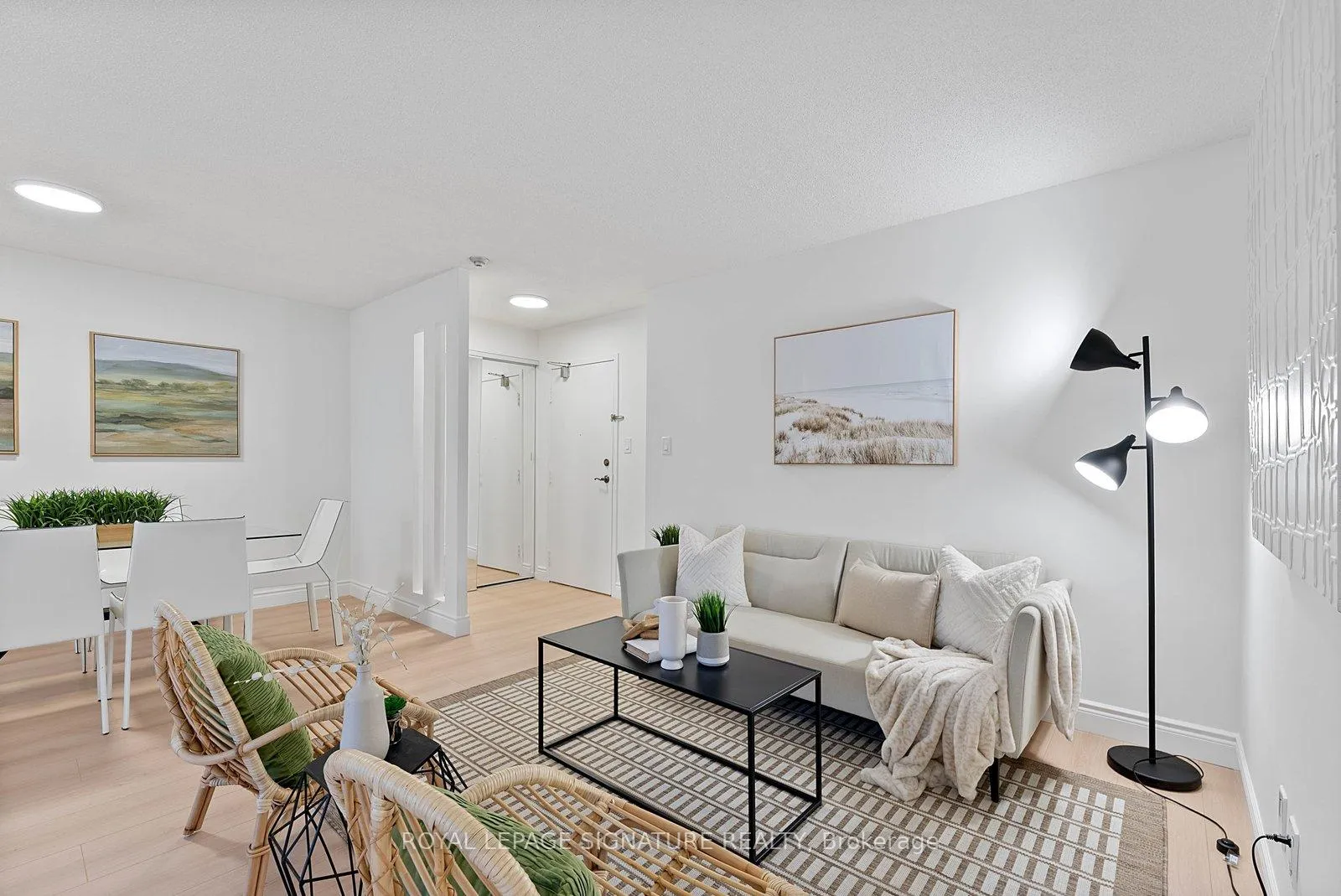 Photo 3 of Unit 921, 633 Bay Street, Toronto, Bay Street Corridor — HOMEH