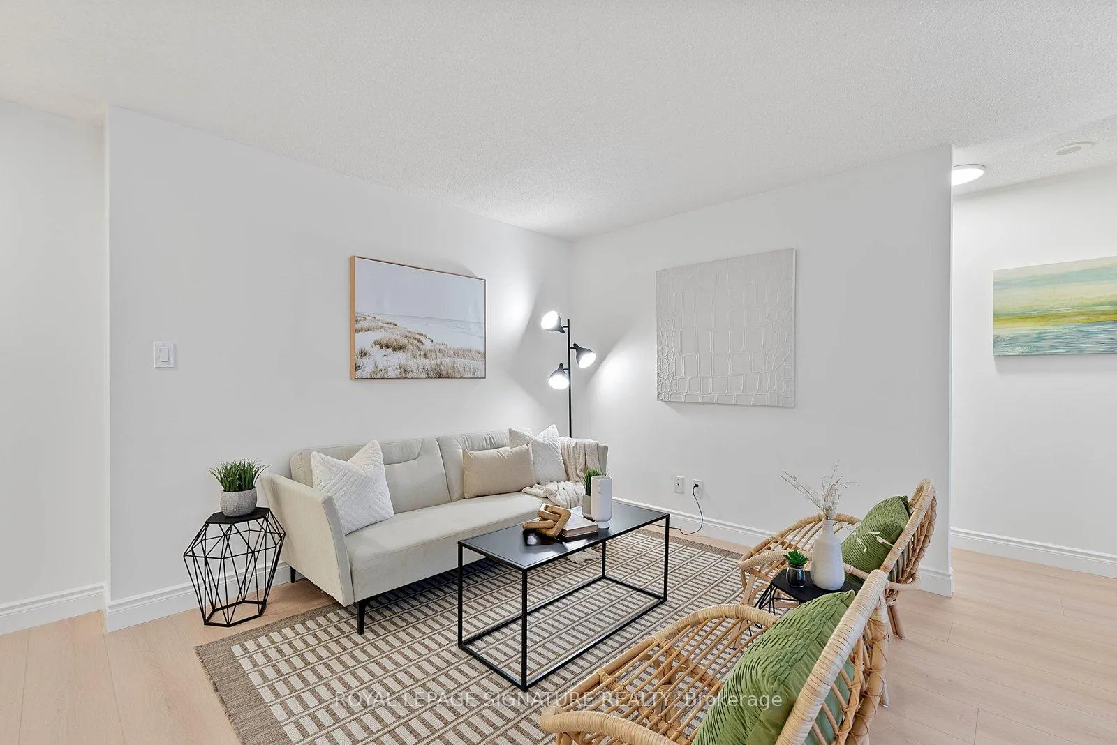 Photo 5 of Unit 921, 633 Bay Street, Toronto, Bay Street Corridor — HOMEH