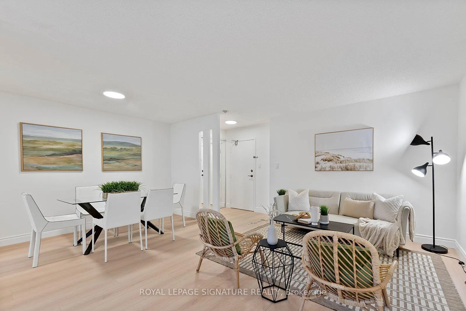 Photo 6 of Unit 921, 633 Bay Street, Toronto, Bay Street Corridor — HOMEH