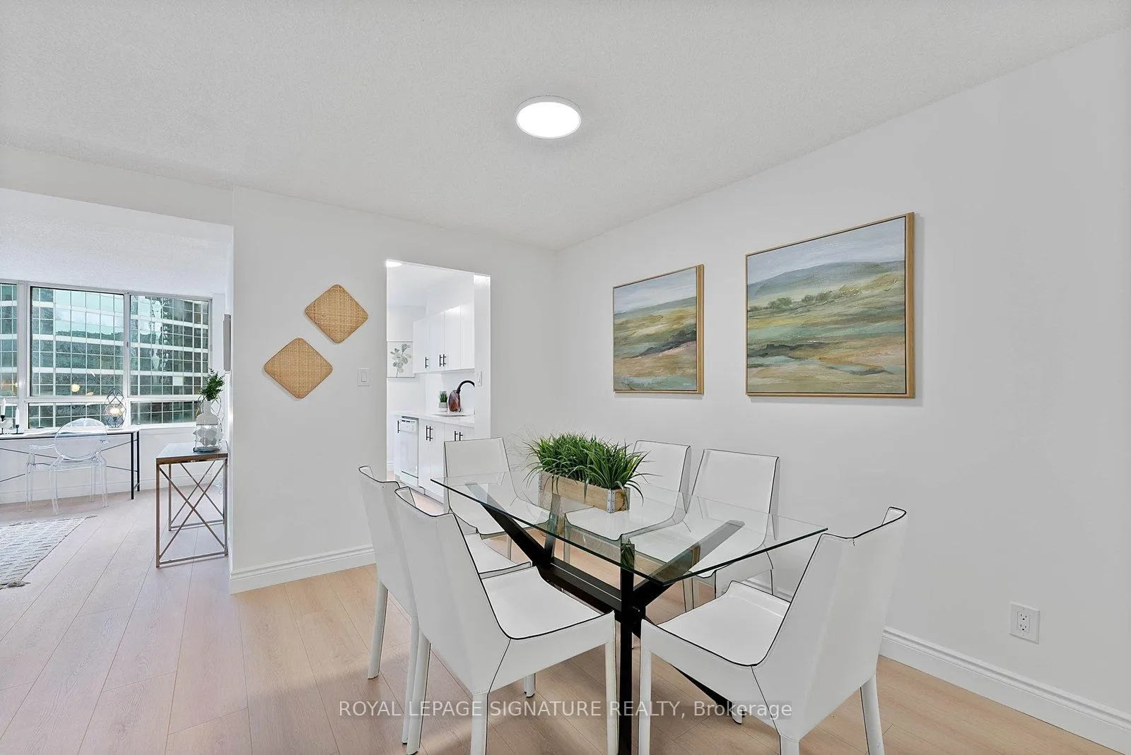 Photo 8 of Unit 921, 633 Bay Street, Toronto, Bay Street Corridor — HOMEH