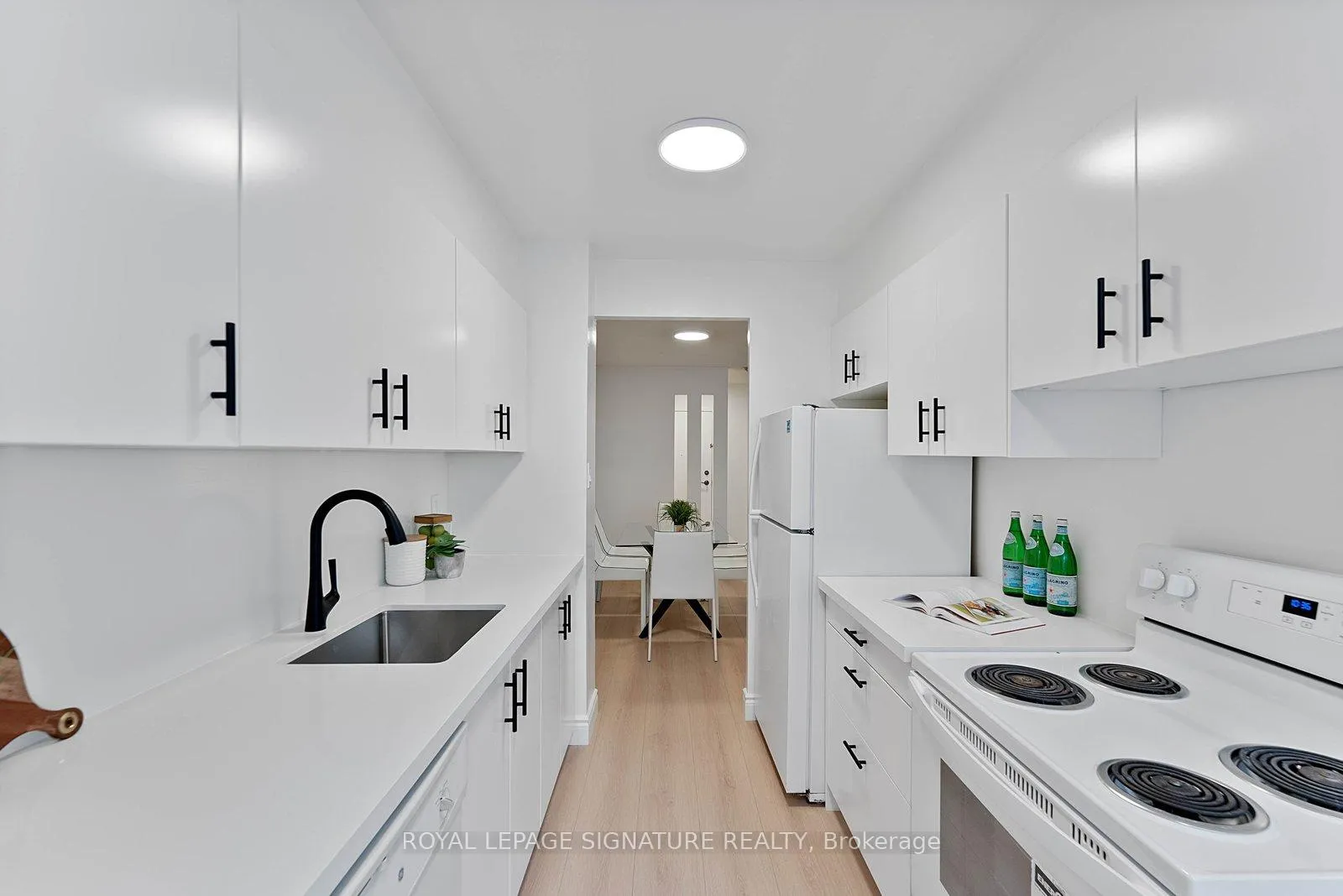 Photo 10 of Unit 921, 633 Bay Street, Toronto, Bay Street Corridor — HOMEH