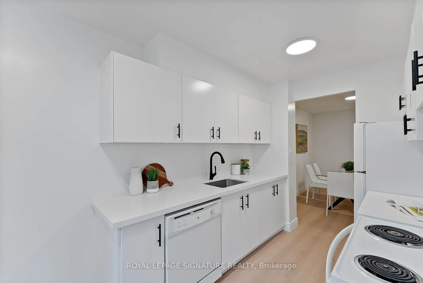 Photo 11 of Unit 921, 633 Bay Street, Toronto, Bay Street Corridor — HOMEH