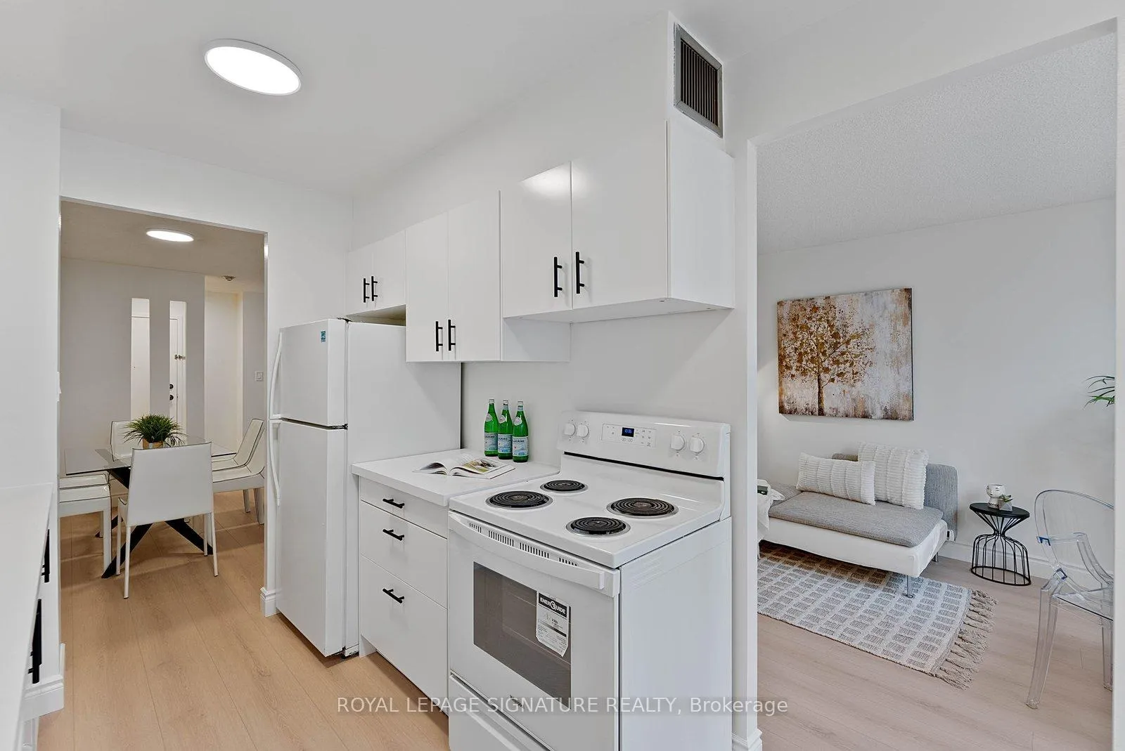 Photo 12 of Unit 921, 633 Bay Street, Toronto, Bay Street Corridor — HOMEH