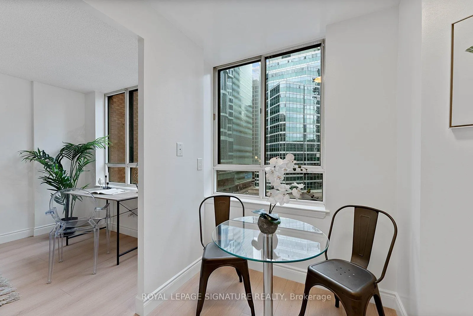 Photo 13 of Unit 921, 633 Bay Street, Toronto, Bay Street Corridor — HOMEH