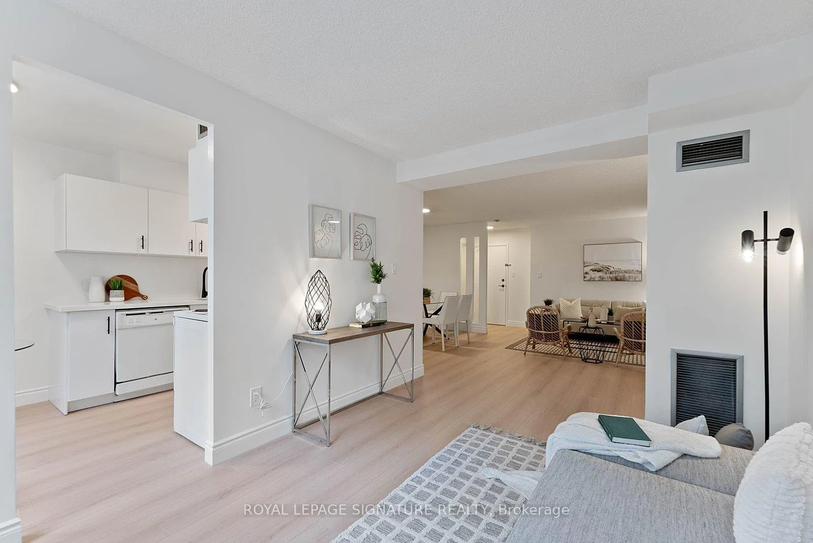 Photo 15 of Unit 921, 633 Bay Street, Toronto, Bay Street Corridor — HOMEH