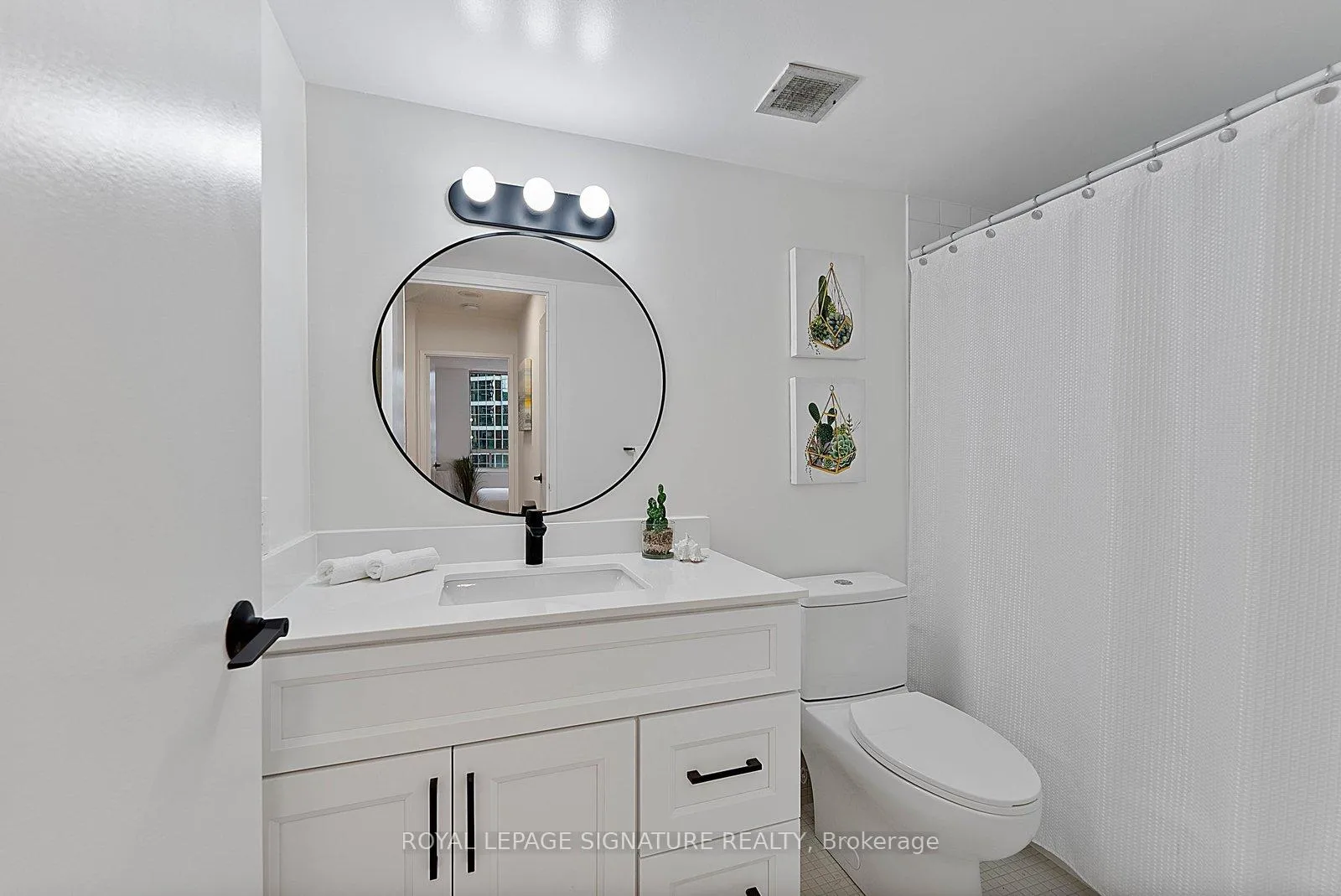 Photo 21 of Unit 921, 633 Bay Street, Toronto, Bay Street Corridor — HOMEH