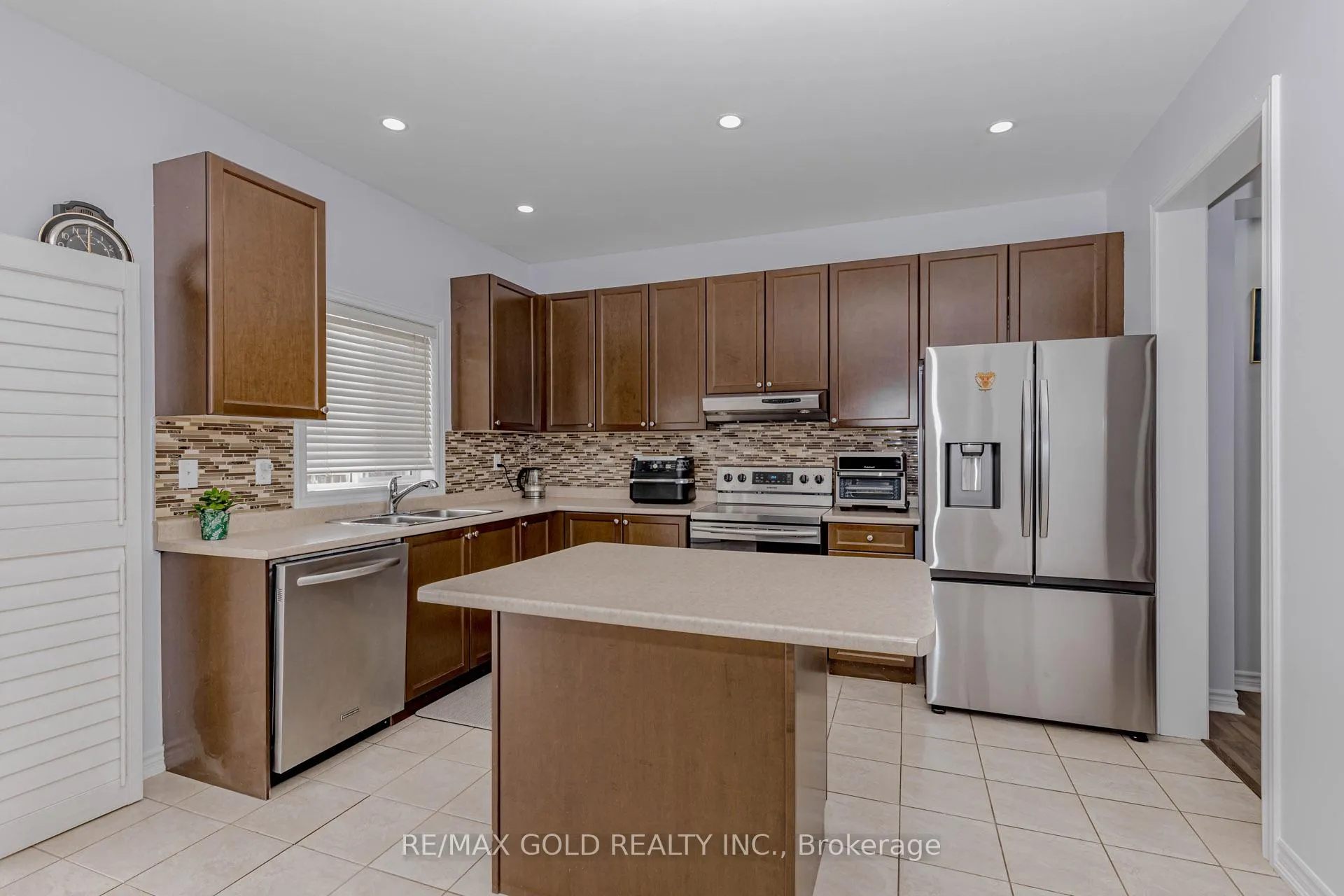 Photo 10 of 527 Wansbrough Way, Shelburne — HOMEH