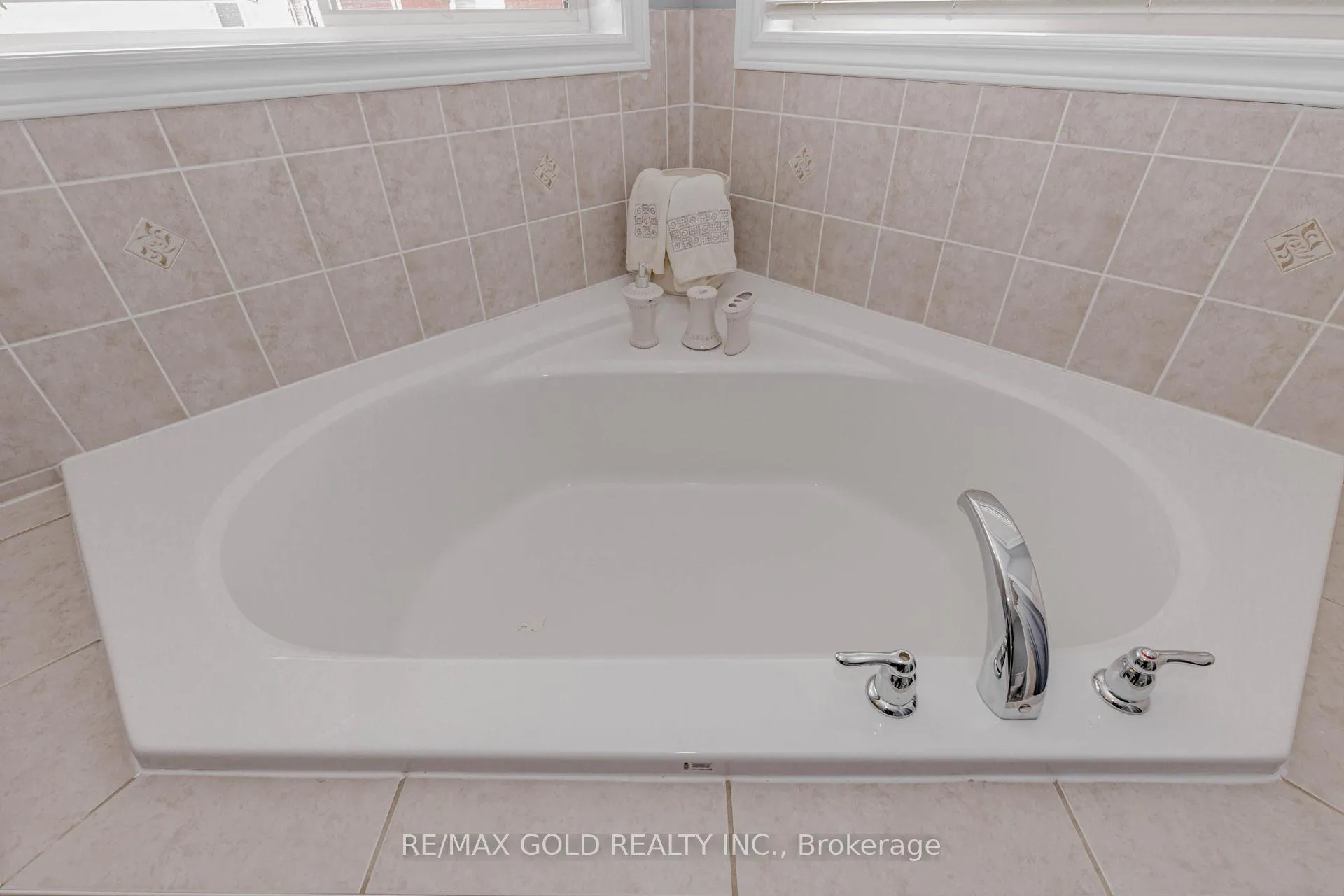 Photo 21 of 527 Wansbrough Way, Shelburne — HOMEH